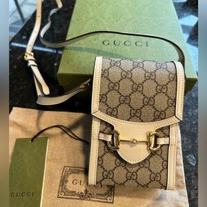 Authentic men’s Gucci horsebit mini bag.